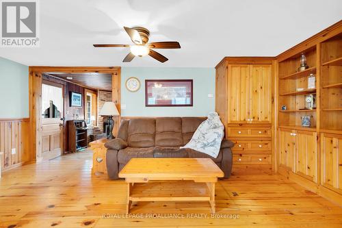 1080 Mississagagon Lake Road, North Frontenac, ON - Indoor Photo Showing Living Room