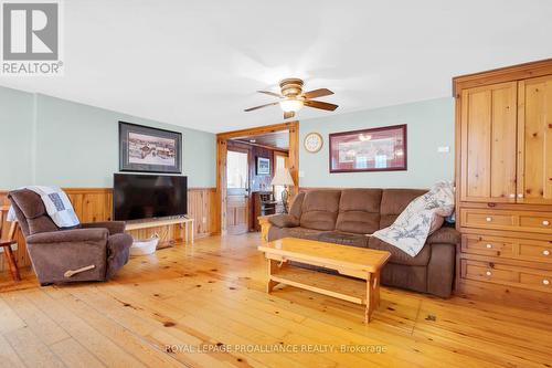 1080 Mississagagon Lake Road, North Frontenac, ON - Indoor Photo Showing Living Room