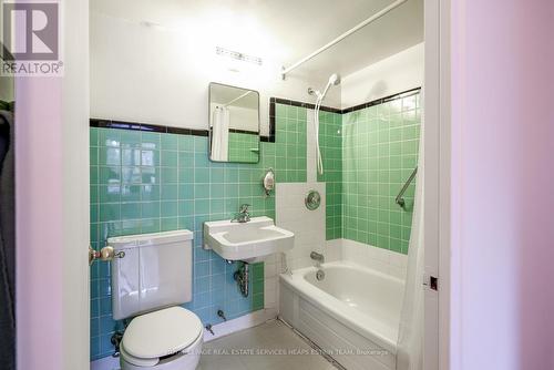2 - 8 Corinth Gardens, Toronto, ON - Indoor Photo Showing Bathroom