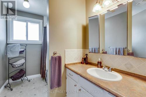 352 Helen Drive, Strathroy-Caradoc, ON - Indoor Photo Showing Bathroom