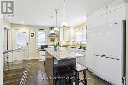 1307 Pelham Street, Pelham, ON - Indoor Photo Showing Kitchen With Upgraded Kitchen