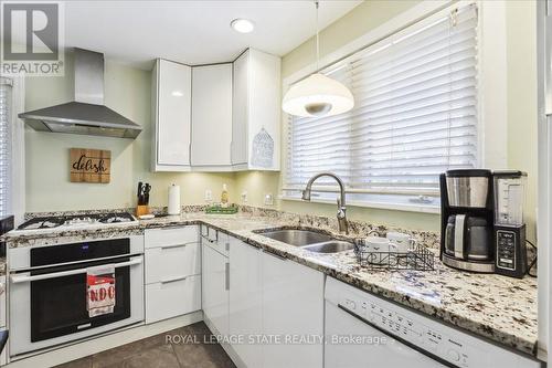 1307 Pelham Street, Pelham, ON - Indoor Photo Showing Kitchen With Double Sink With Upgraded Kitchen