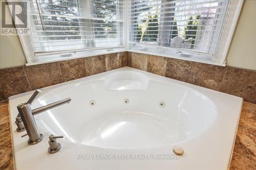 1307 Pelham Street, Pelham, ON - Indoor Photo Showing Bathroom