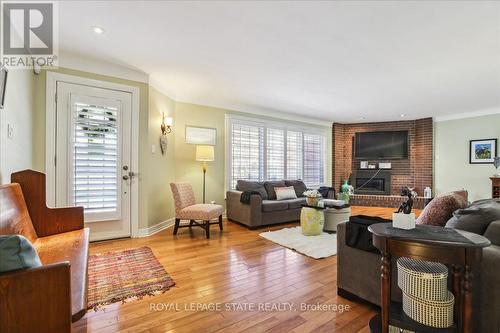 1307 Pelham Street, Pelham, ON - Indoor Photo Showing Living Room