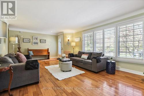 1307 Pelham Street, Pelham, ON - Indoor Photo Showing Living Room