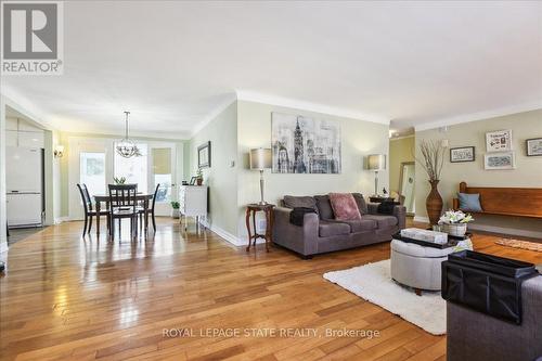 1307 Pelham Street, Pelham, ON - Indoor Photo Showing Living Room