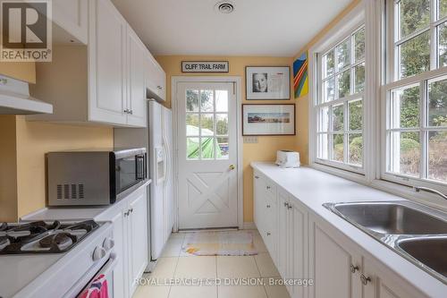 217 Butler Street, Niagara-On-The-Lake, ON - Indoor Photo Showing Kitchen With Double Sink