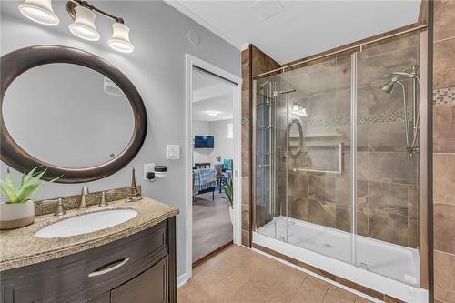32 Braeheid Avenue, Waterdown, ON - Indoor Photo Showing Bathroom