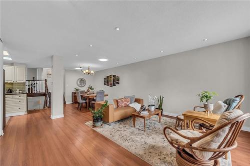 32 Braeheid Avenue, Waterdown, ON - Indoor Photo Showing Living Room