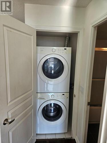 1002 - 330 Red Maple Road, Richmond Hill, ON - Indoor Photo Showing Laundry Room