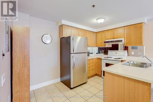 3 - 760 Lawrence Avenue W, Toronto, ON - Indoor Photo Showing Kitchen