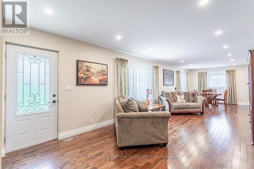 3653 Hazel Street, Fort Erie, ON - Indoor Photo Showing Living Room