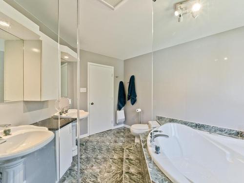 Salle de bains - 348 Rue Du Val-Des-Arbres, Sherbrooke (Brompton/Rock Forest/Saint-Élie/Deauville), QC - Indoor Photo Showing Bathroom