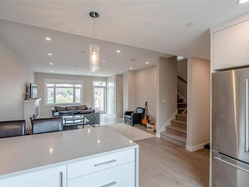 5-180 First Ave, Qualicum Beach, BC - Indoor Photo Showing Kitchen