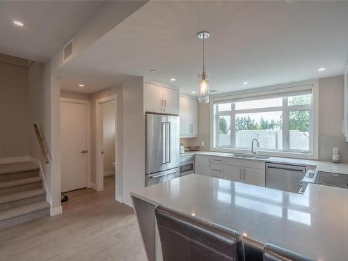 5-180 First Ave, Qualicum Beach, BC - Indoor Photo Showing Kitchen With Upgraded Kitchen