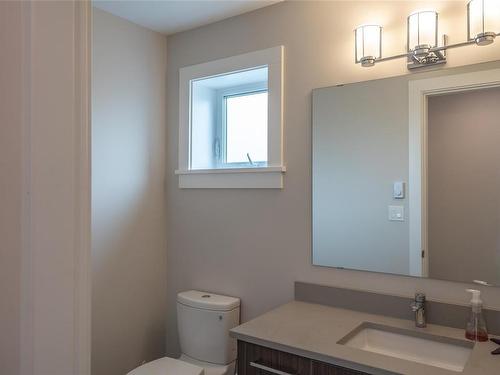 5-180 First Ave, Qualicum Beach, BC - Indoor Photo Showing Bathroom