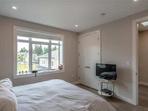 5-180 First Ave, Qualicum Beach, BC - Indoor Photo Showing Bedroom