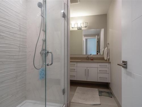 5-180 First Ave, Qualicum Beach, BC - Indoor Photo Showing Bathroom