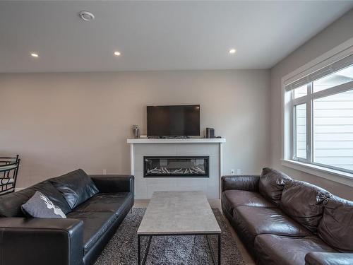 5-180 First Ave, Qualicum Beach, BC - Indoor Photo Showing Living Room With Fireplace