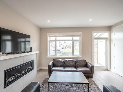 5-180 First Ave, Qualicum Beach, BC - Indoor Photo Showing Living Room With Fireplace