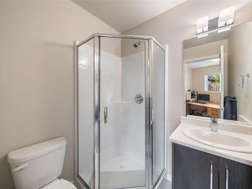 943 Solitaire Landing, Langford, BC - Indoor Photo Showing Bathroom
