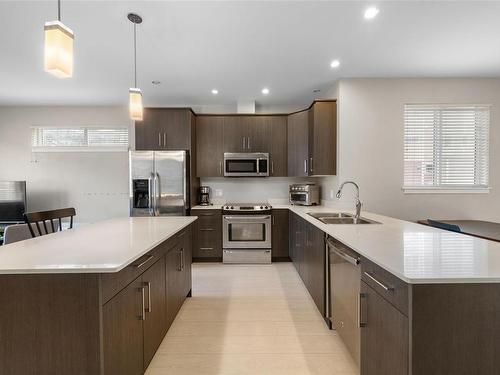 943 Solitaire Landing, Langford, BC - Indoor Photo Showing Kitchen With Double Sink With Upgraded Kitchen