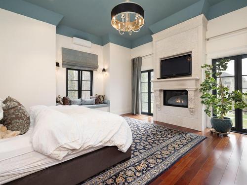 Master bedroom - 42 Rue De Cambridge, Hudson, QC - Indoor Photo Showing Bedroom With Fireplace