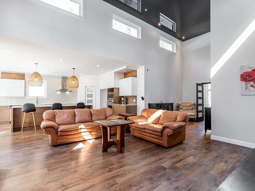 Salon - 26 Ch. Du Paradis, Sainte-Anne-Des-Lacs, QC - Indoor Photo Showing Living Room