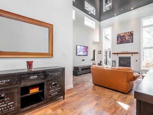 Living room - 26 Ch. Du Paradis, Sainte-Anne-Des-Lacs, QC - Indoor With Fireplace