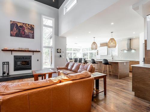 Salon - 26 Ch. Du Paradis, Sainte-Anne-Des-Lacs, QC - Indoor Photo Showing Living Room With Fireplace