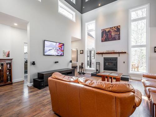 Salon - 26 Ch. Du Paradis, Sainte-Anne-Des-Lacs, QC - Indoor Photo Showing Living Room With Fireplace