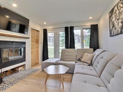 Salon - 4965 Ch. Du Parc, Orford, QC - Indoor Photo Showing Living Room With Fireplace