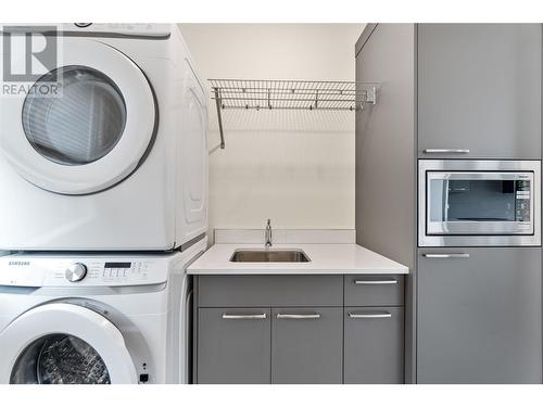 941 8 Avenue Ne, Salmon Arm, BC - Indoor Photo Showing Laundry Room