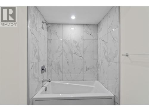 941 8 Avenue Ne, Salmon Arm, BC - Indoor Photo Showing Bathroom