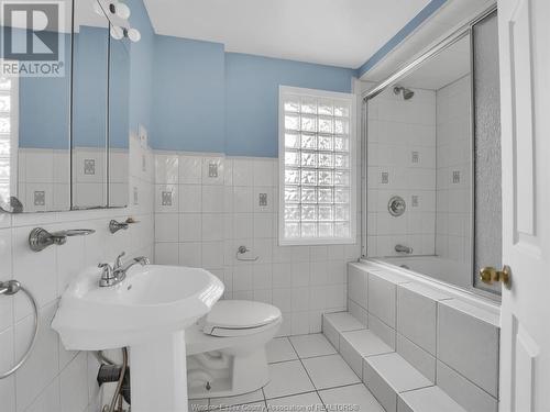 542 Wellington, Windsor, ON - Indoor Photo Showing Bathroom