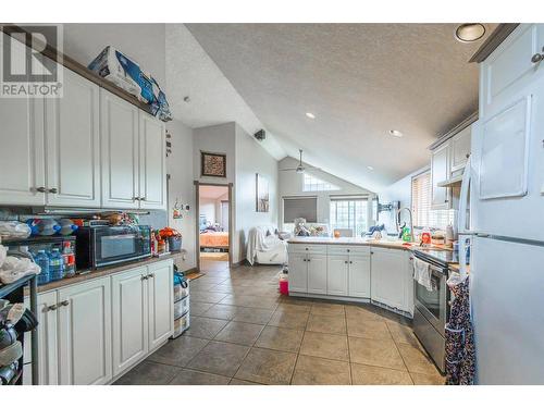 11937 Bartell Road, Lake Country, BC - Indoor Photo Showing Kitchen