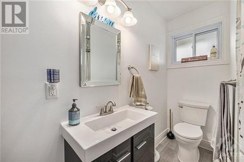 3125 Southmore Drive, Ottawa, ON - Indoor Photo Showing Bathroom