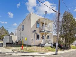 8  - 10 Rue Godon E.  Sainte-Agathe-Des-Monts, QC J8C 1V3