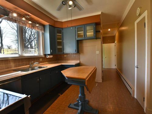 Cuisine - 73 Rue St-Louis, Warwick, QC - Indoor Photo Showing Kitchen With Double Sink