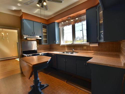 Cuisine - 73 Rue St-Louis, Warwick, QC - Indoor Photo Showing Kitchen With Double Sink