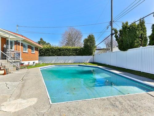 Pool - 2582 Rue D'Oxford, Longueuil (Le Vieux-Longueuil), QC - Outdoor With In Ground Pool With Backyard