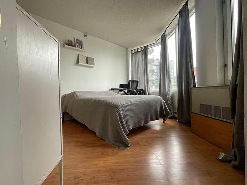 Bedroom - 861-1077 Rue St-Mathieu, Montréal (Ville-Marie), QC - Indoor Photo Showing Bedroom