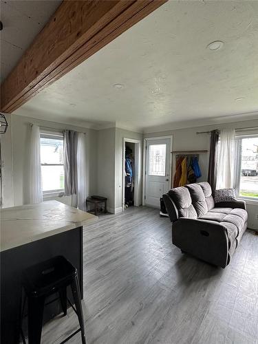 29 Cedardale Avenue, St. Catharines, ON - Indoor Photo Showing Living Room