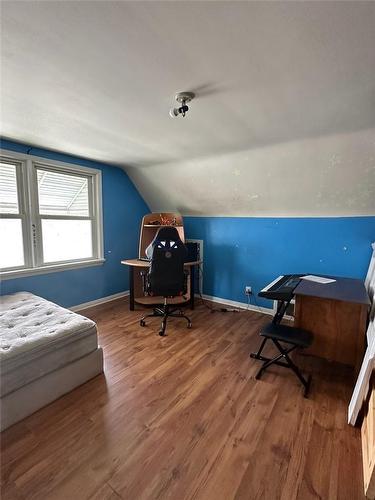 29 Cedardale Avenue, St. Catharines, ON - Indoor Photo Showing Bedroom