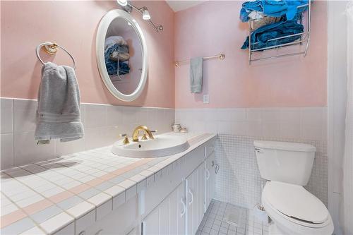 560 Westover Road, Dundas, ON - Indoor Photo Showing Bathroom