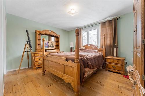 560 Westover Road, Dundas, ON - Indoor Photo Showing Bedroom