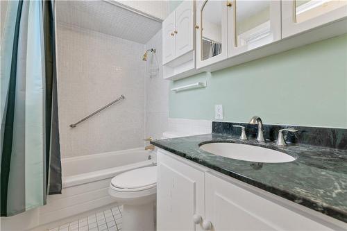 560 Westover Road, Dundas, ON - Indoor Photo Showing Bathroom