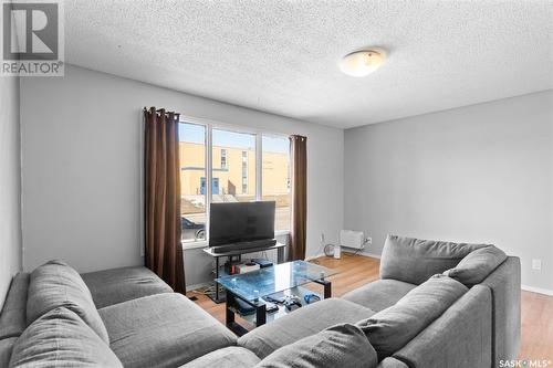 1309 Rusholme Road, Saskatoon, SK - Indoor Photo Showing Living Room
