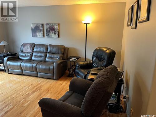 423 Qu'Appelle Street, Weyburn, SK - Indoor Photo Showing Living Room