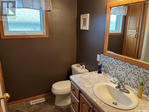 423 Qu'Appelle Street, Weyburn, SK - Indoor Photo Showing Bathroom